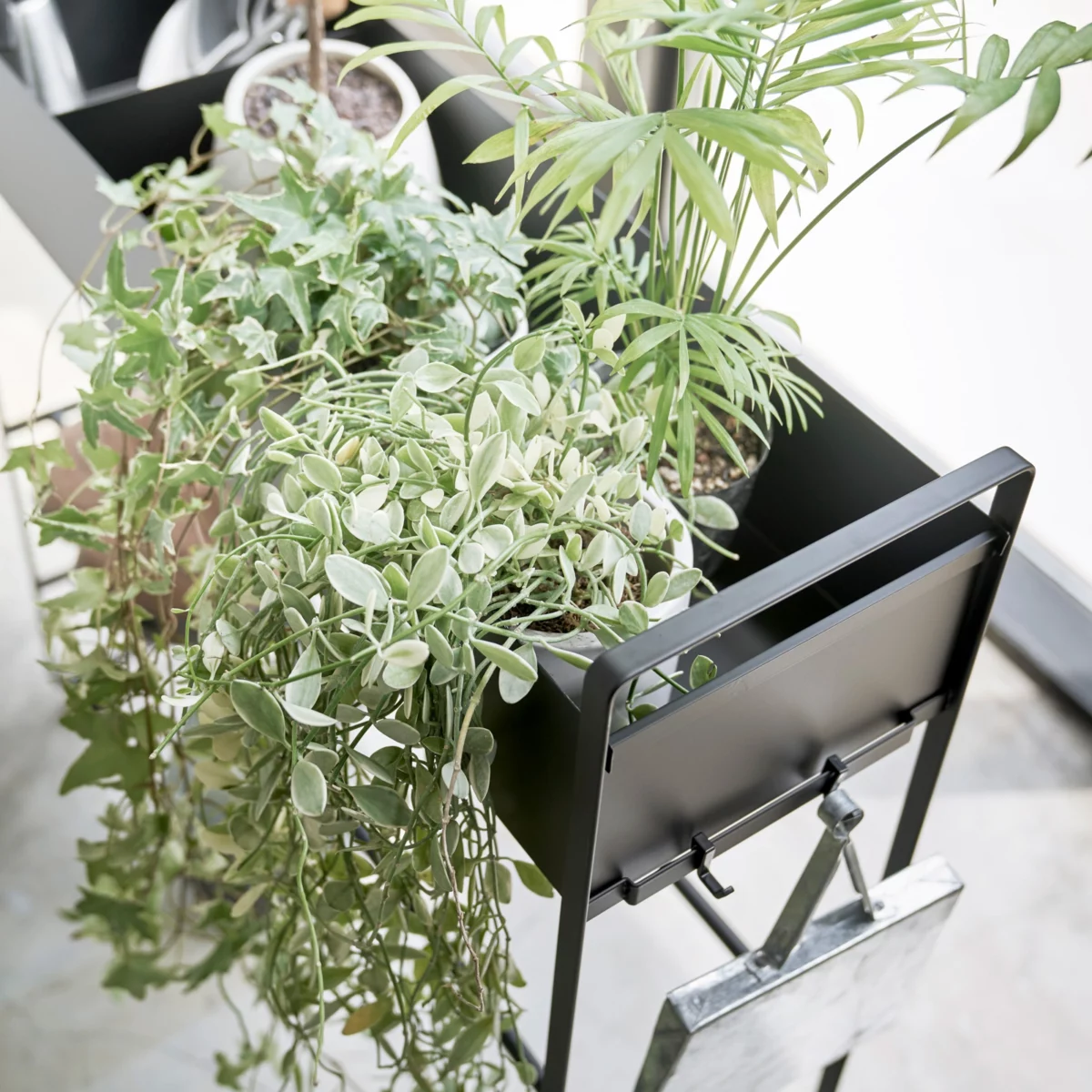 Yamazaki storage trolley with basket Tower black