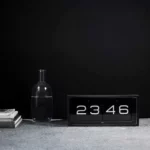 LEEF Amsterdam Brick Wanduhr / Tischuhr in Schwarz