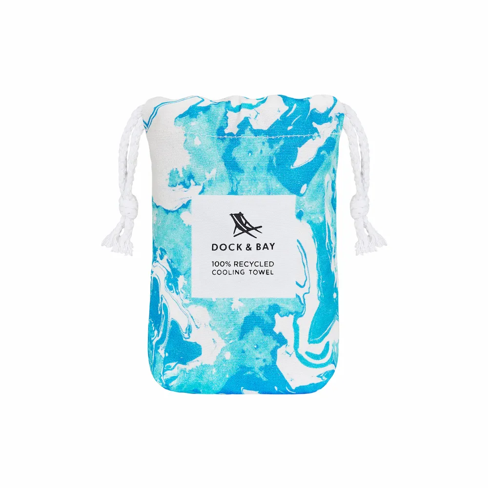 Serviette de refroidissement Dock & Bay emballée dans un sac