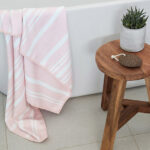 Dock & Bay - Home Towel XL pink in Wohnung