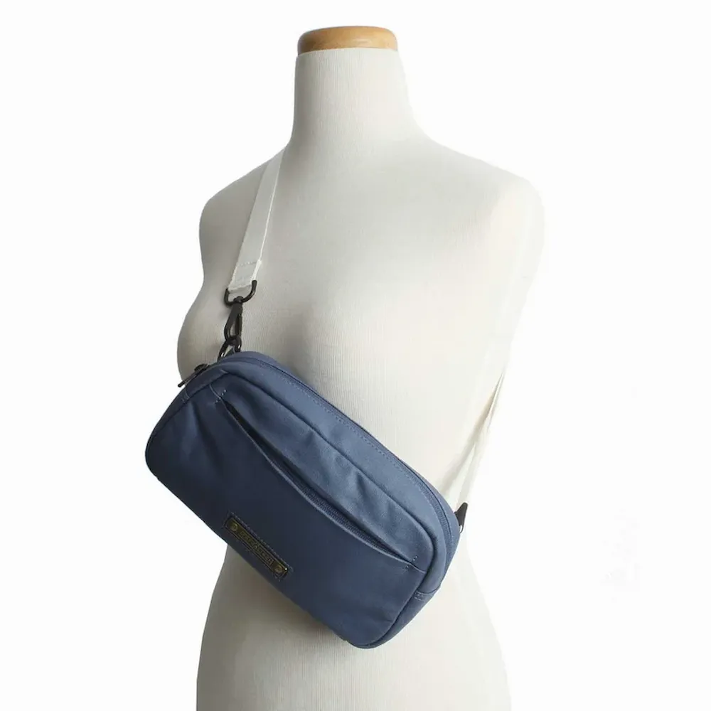 Margelisch Lowen 1 breast pocket in dark blue