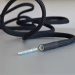 Montage mit Schraube der Loop Rope Seil-Garderobe von Peppermint Product in schwarz