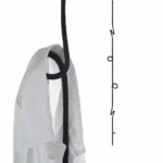 Schwarze Seil-Garderobe bei One Horizon