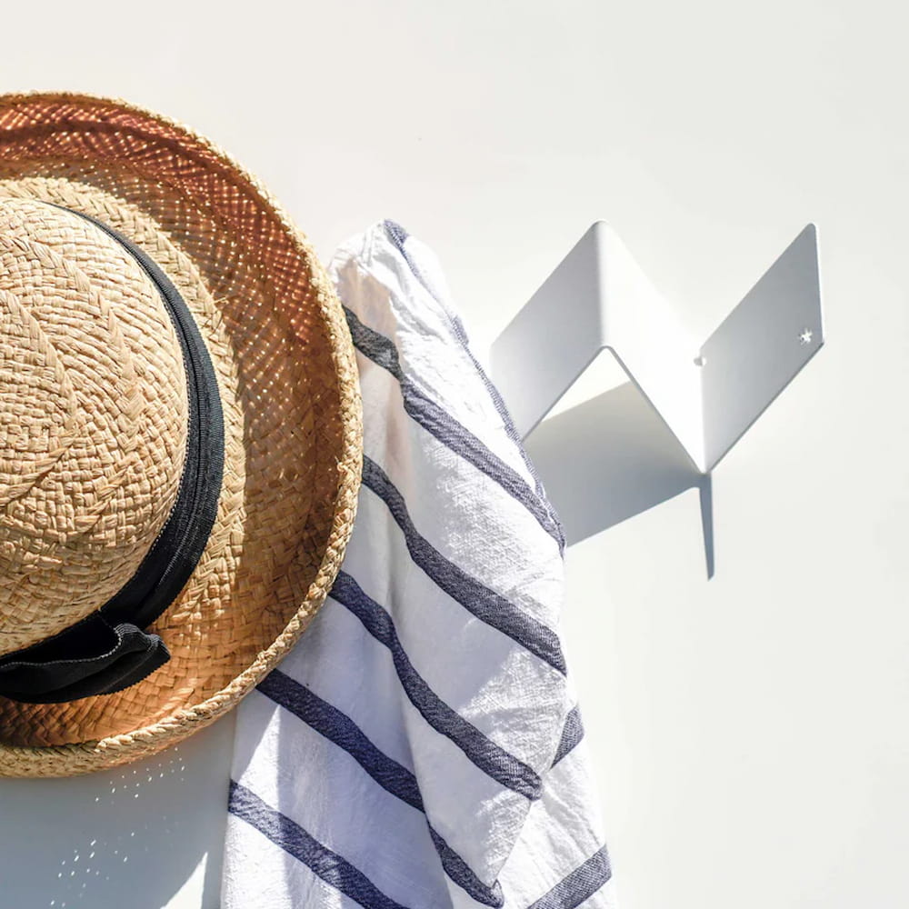 Weisse Wandgarderobe ZigZag